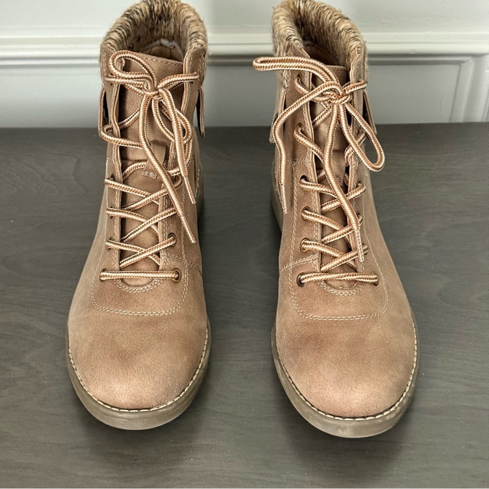 St. John's Bay Knit Top Lace-Up Boots Size 9.5